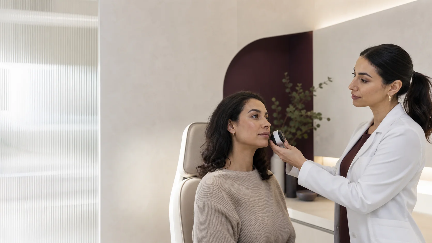 Consulta estética personalizada con diagnóstico de piel
